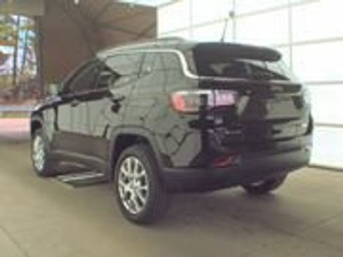 Used 2022 Jeep Compass Latitude AWD/4WD image 2