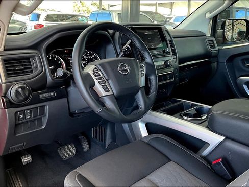Used 2023 Nissan Titan SV w/ SV Convenience Package RWD image 17
