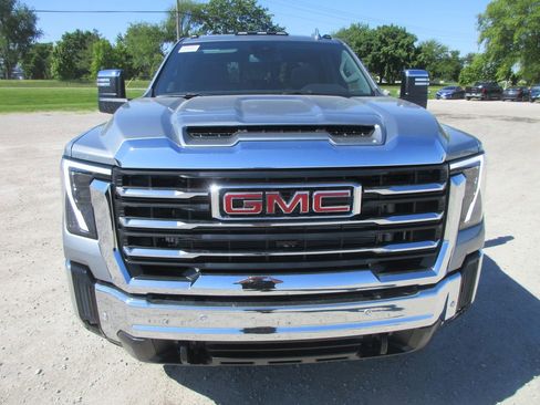 New 2026 GMC Sierra 3500 SLT w/ SLT Premium Package AWD/4WD image 12