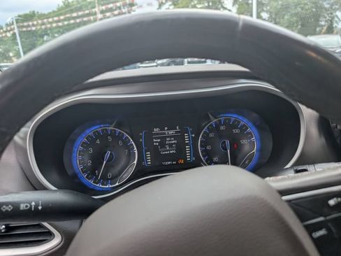 Used 2017 Chrysler Pacifica Touring-L FWD image 21