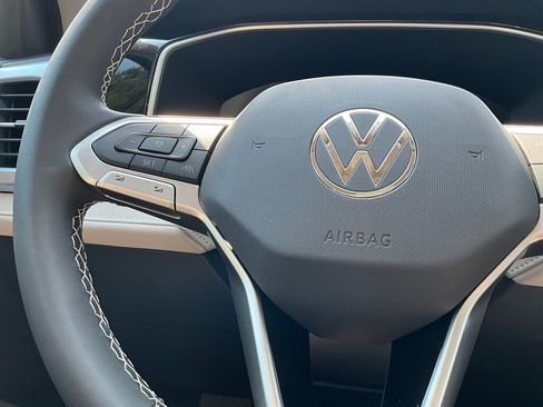 New 2025 Volkswagen Taos SE image 21