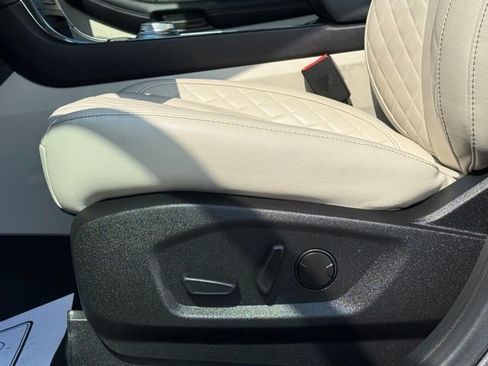 Used 2024 Ford Edge Titanium image 14