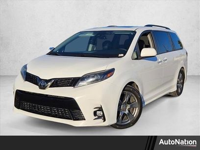Used 2018 Toyota Sienna SE