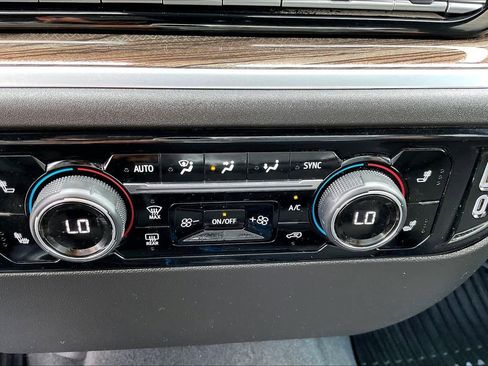 Used 2025 Chevrolet Silverado 2500 LT w/ Convenience Package image 32