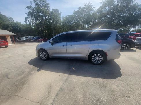 Used 2017 Chrysler Pacifica Touring w/ Tire & Wheel Group FWD image 50