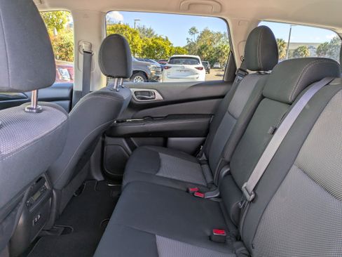 Used 2020 Nissan Pathfinder SV image 14