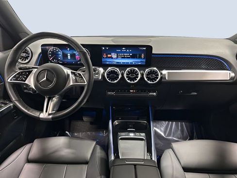 Used 2025 Mercedes-Benz GLB 250 4MATIC image 13