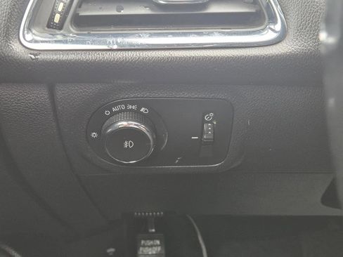 Used 2017 Chevrolet Cruze Premier FWD image 23