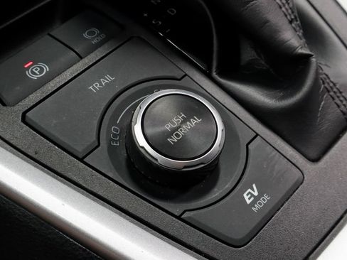 Used 2024 Toyota RAV4 LE AWD/4WD image 33