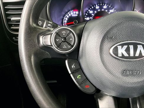 Used 2017 Kia Soul + image 16