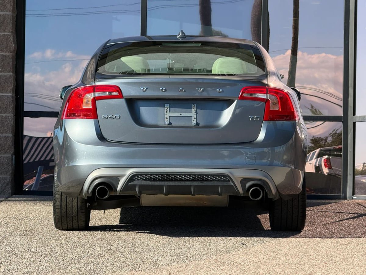 Used 2017 Volvo S60 T5 Dynamic FWD image 10