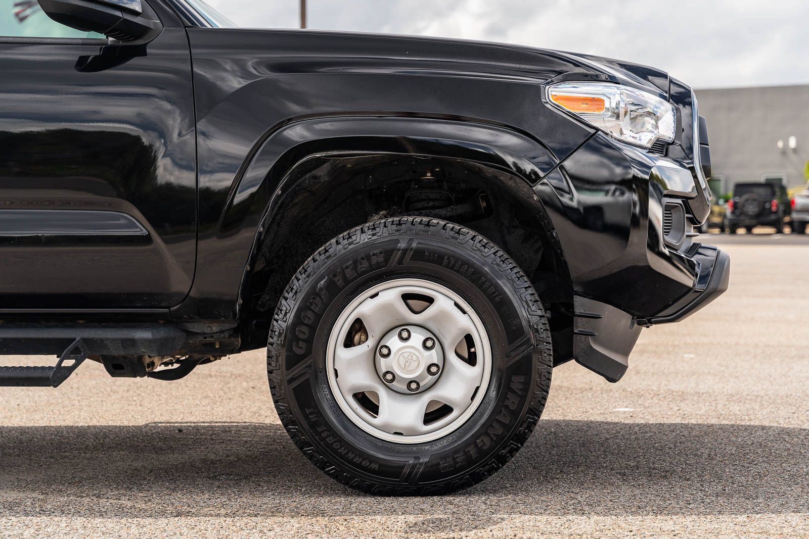 Used 2021 Toyota Tacoma SR AWD/4WD image 9