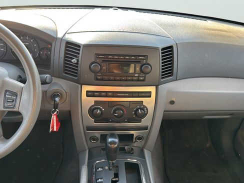 Used 2005 Jeep Grand Cherokee Laredo RWD image 16