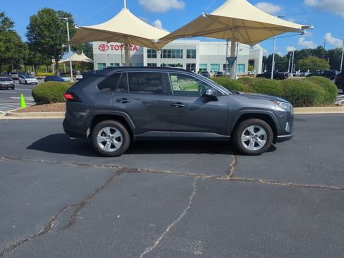 Used 2019 Toyota RAV4 XLE w/ Carpet Mat Package AWD/4WD image 4