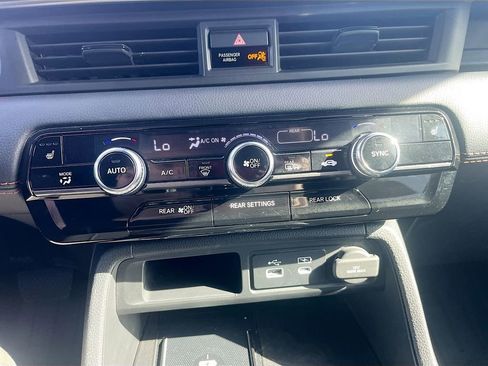 Used 2025 Honda Pilot TrailSport image 20