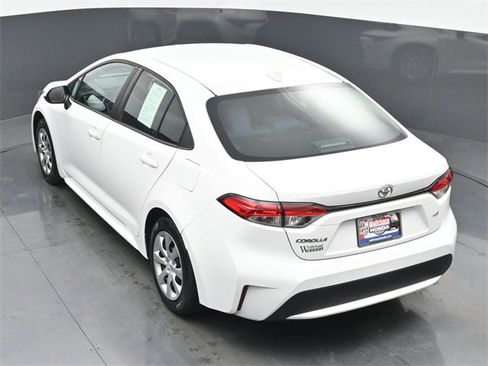 Used 2022 Toyota Corolla LE image 31