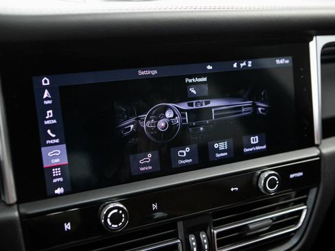 Certified 2023 Porsche Macan AWD/4WD image 15