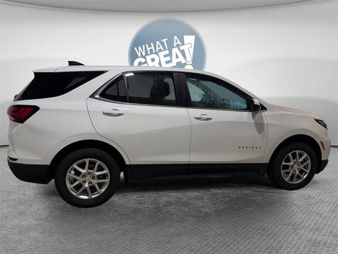 Used 2022 Chevrolet Equinox LT image 2