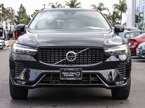 Used 2025 Volvo XC60 B5 Plus image 4