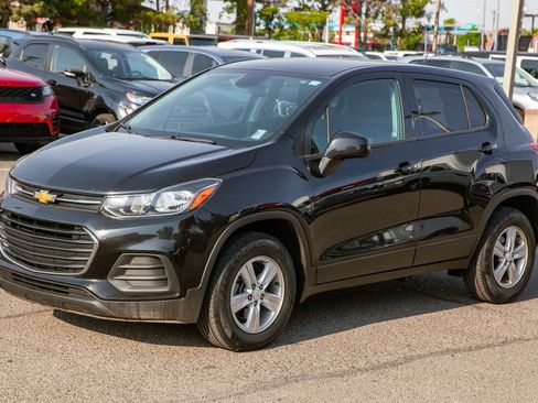 Used 2022 Chevrolet Trax LS w/ Tint and Cruise Package AWD/4WD image 9