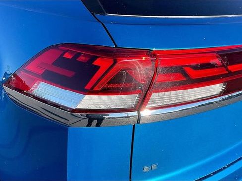 Used 2024 Volkswagen Atlas Cross Sport SE image 33