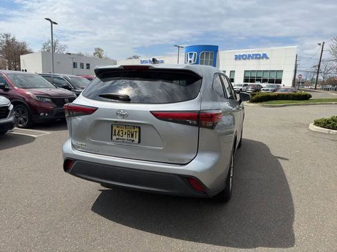 Used 2023 Toyota Highlander LE image 12
