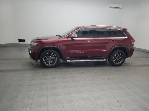 Used 2019 Jeep Grand Cherokee Laredo w/ 18" Wheel & 8.4" Radio Group AWD/4WD image 2