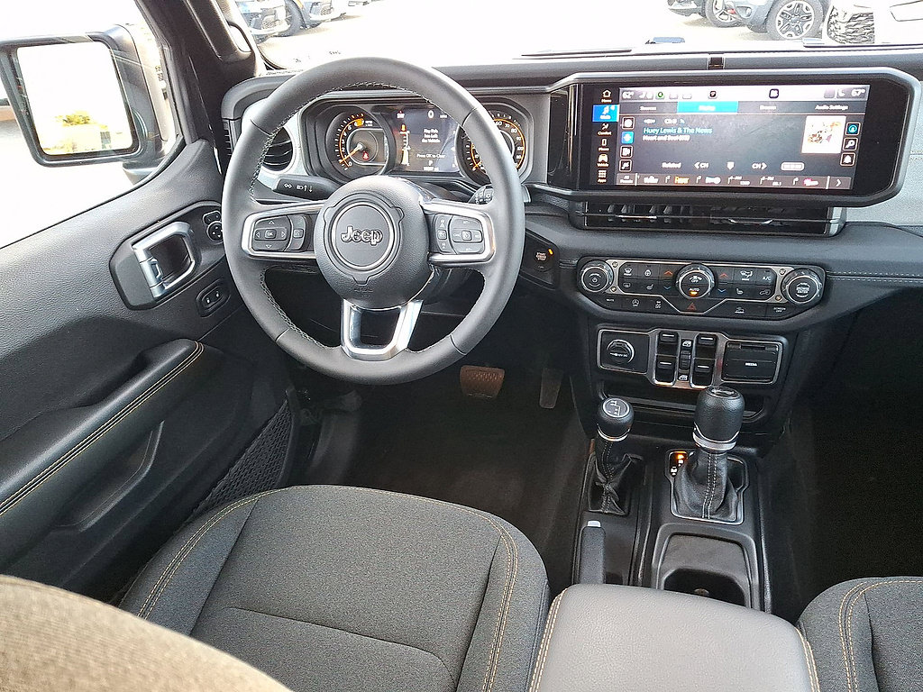 Used 2026 Jeep Wrangler Unlimited Sahara AWD/4WD image 15