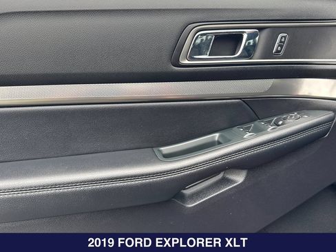Used 2019 Ford Explorer XLT w/ Equipment Group 201A FWD image 12