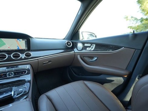 Certified 2019 Mercedes-Benz E 300 4MATIC image 21