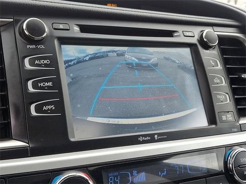 Used 2014 Toyota Highlander XLE image 17