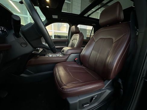 Used 2024 Ford Expedition Limited image 5