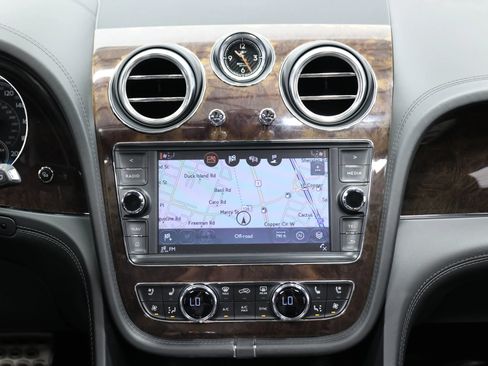 Used 2020 Bentley Bentayga Plug-In Hybrid AWD/4WD image 33