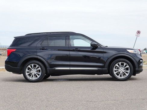 Used 2023 Ford Explorer XLT w/ Equipment Group 202A image 7