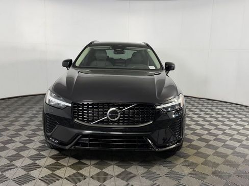 Used 2025 Volvo XC60 B5 Core image 5