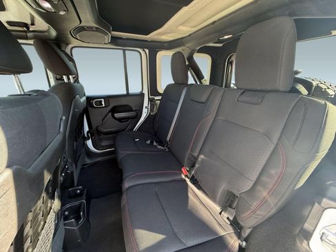 Used 2018 Jeep Wrangler Unlimited Rubicon AWD/4WD image 25