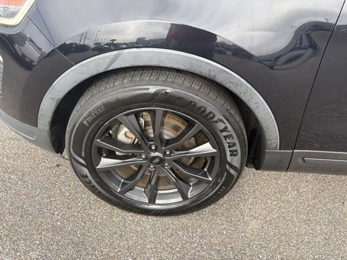 Certified 2019 Ford Explorer XLT w/ Equipment Group 202A image 22