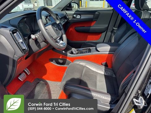 Used 2021 Volvo XC40 T5 R-Design image 5