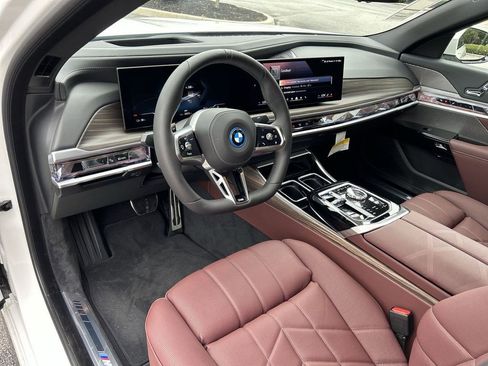 New 2025 BMW i7 xDrive60 image 12