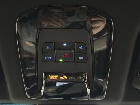 Used 2021 Toyota Venza XLE w/ Softex Package image 24