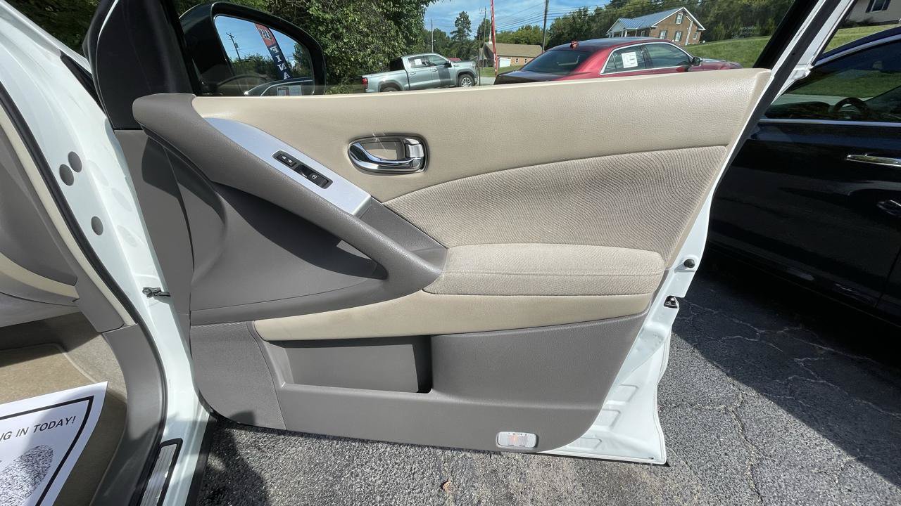 Used 2014 Nissan Murano S AWD/4WD image 27