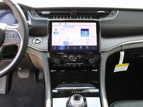 New 2025 Jeep Grand Cherokee Limited w/ Luxury Tech Group II image 25