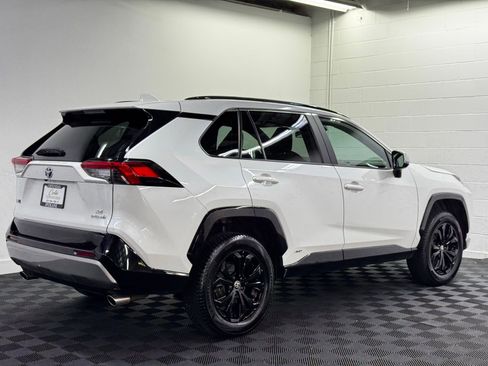 Used 2022 Toyota RAV4 SE w/ Convenience Package AWD/4WD image 2