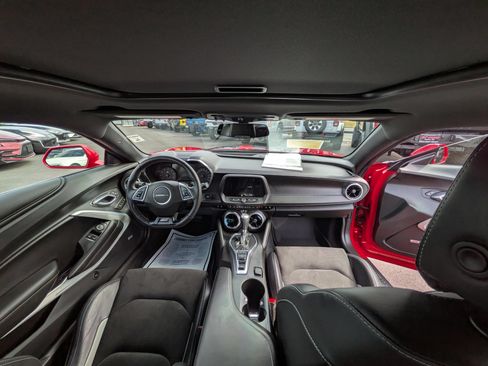 Used 2018 Chevrolet Camaro SS RWD image 8
