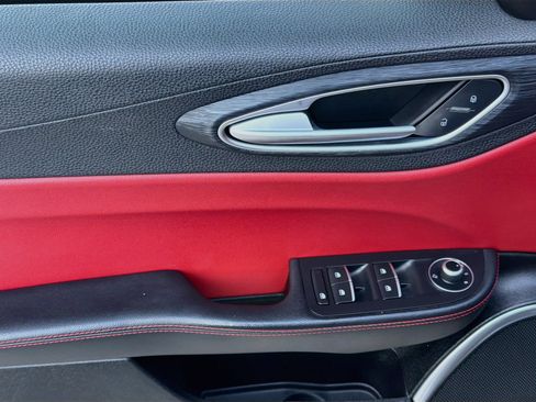 Used 2019 Alfa Romeo Giulia w/ Quick Order Package 22K Sport RWD image 16