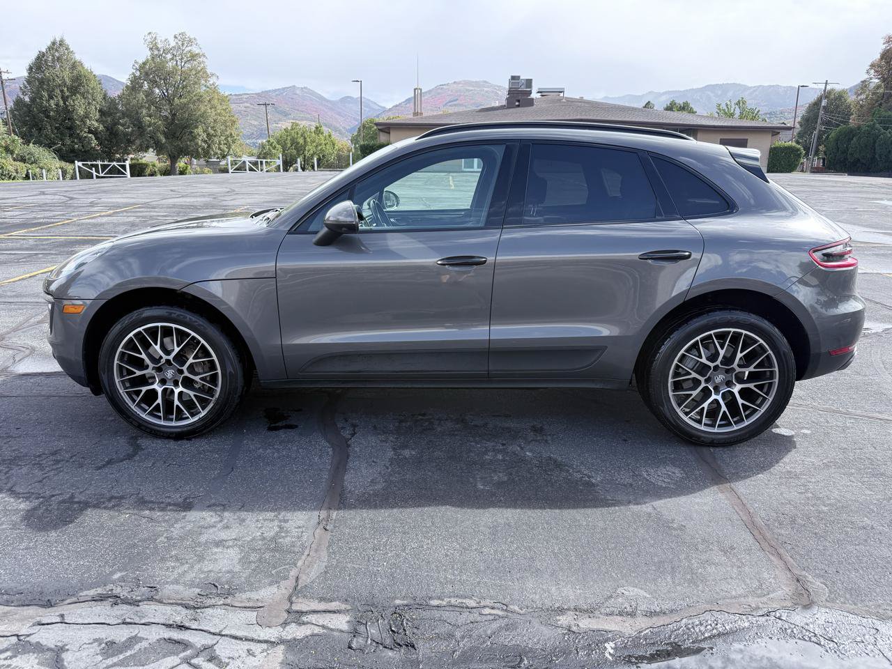Used 2018 Porsche Macan S AWD/4WD image 2