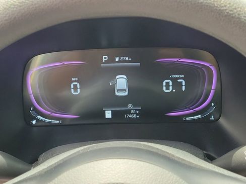 Used 2025 Kia Soul LX w/ LX Technology Package FWD image 25