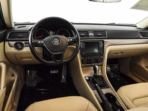Used 2017 Volkswagen Passat 1.8T SEL Premium image 19