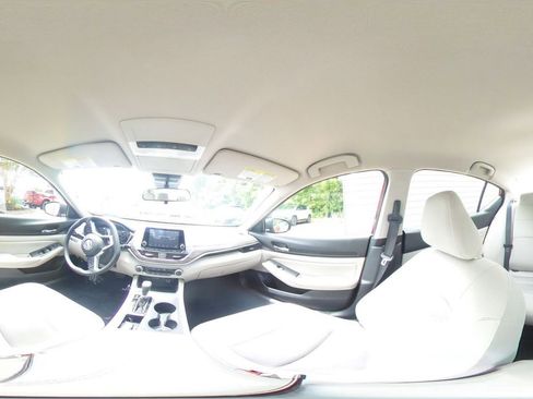 Used 2025 Nissan Altima 2.5 SV FWD image 37