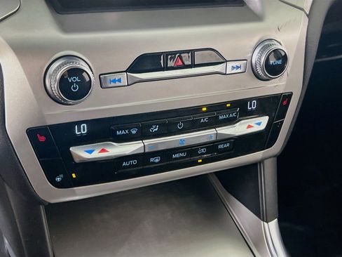 Used 2021 Ford Explorer XLT w/ Equipment Group 202A AWD/4WD image 16